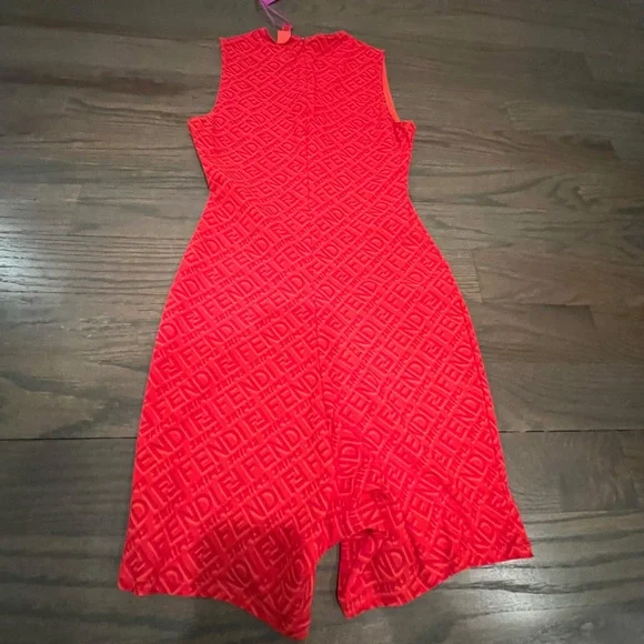🌟 For Sale: Authentic Fendi SkimsColor: Georgia Red Size: Large 🌟